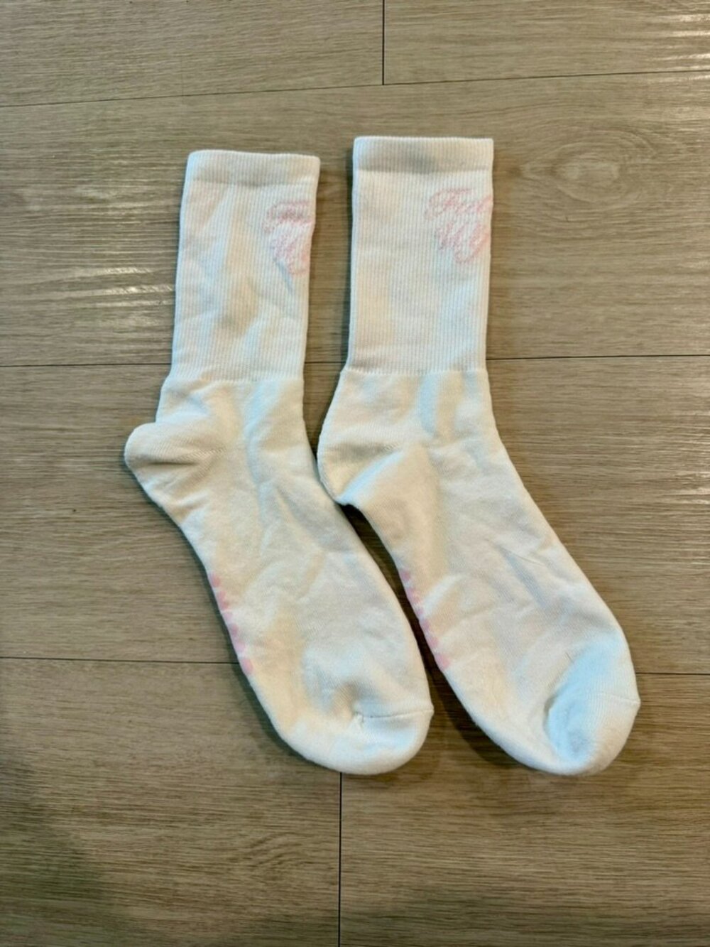 SKIMS “Bride to Be” White Crew Socks Pink Size Medium